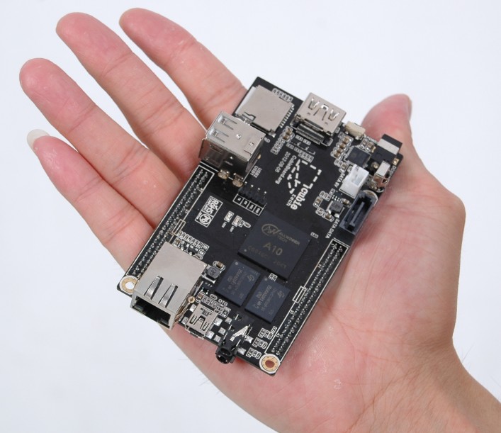 cubieboard_in_hand.jpg